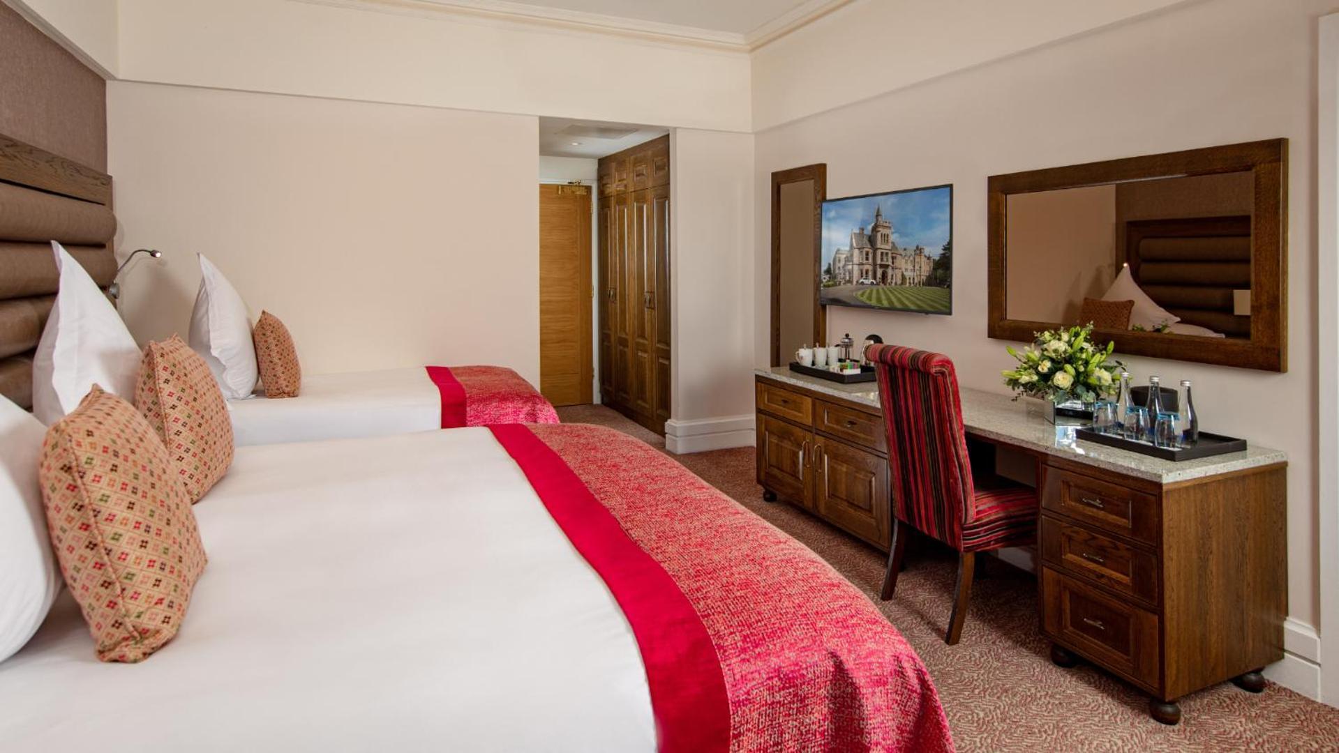 The Culloden Estate And Spa Holywood  Ngoại thất bức ảnh A bedroom at the hotel