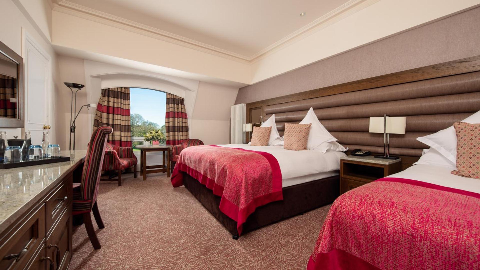The Culloden Estate And Spa Holywood  Ngoại thất bức ảnh A bedroom at the hotel