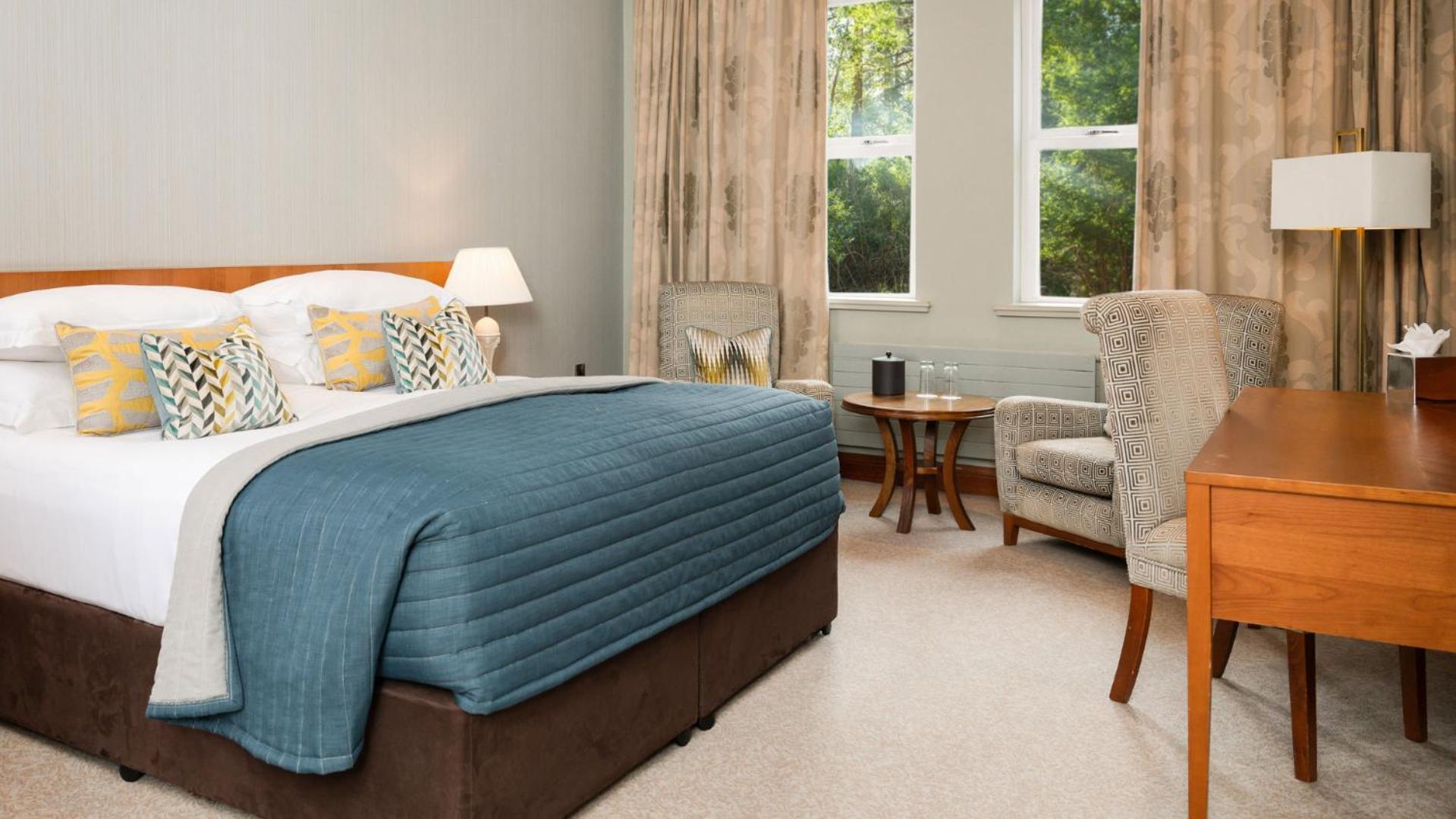 The Culloden Estate And Spa Holywood  Ngoại thất bức ảnh A bedroom at the hotel