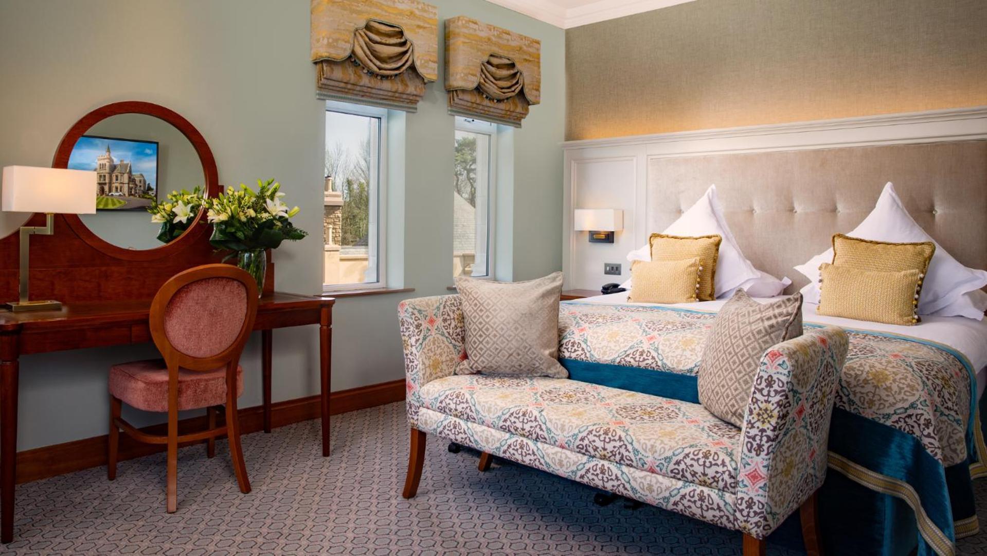 The Culloden Estate And Spa Holywood  Ngoại thất bức ảnh A room at the hotel