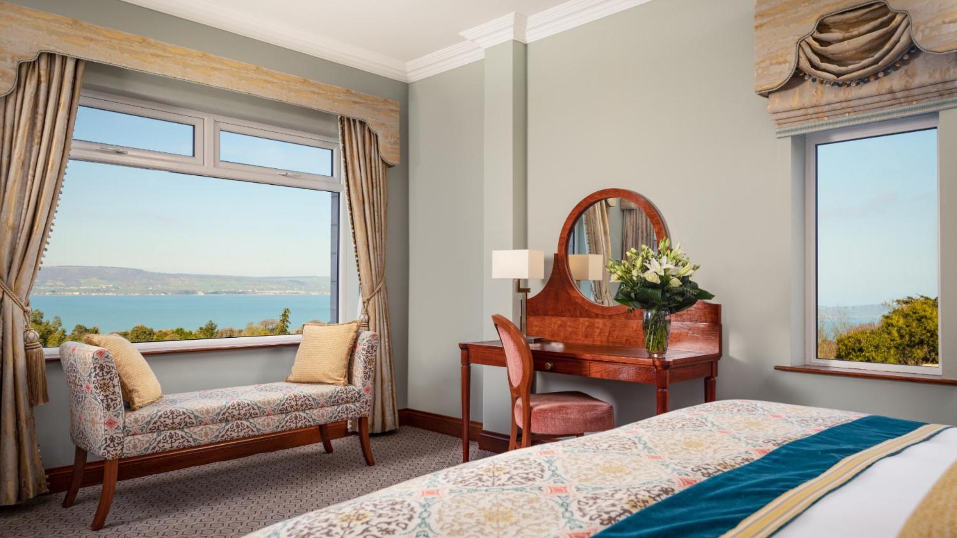 The Culloden Estate And Spa Holywood  Ngoại thất bức ảnh A bedroom at the hotel