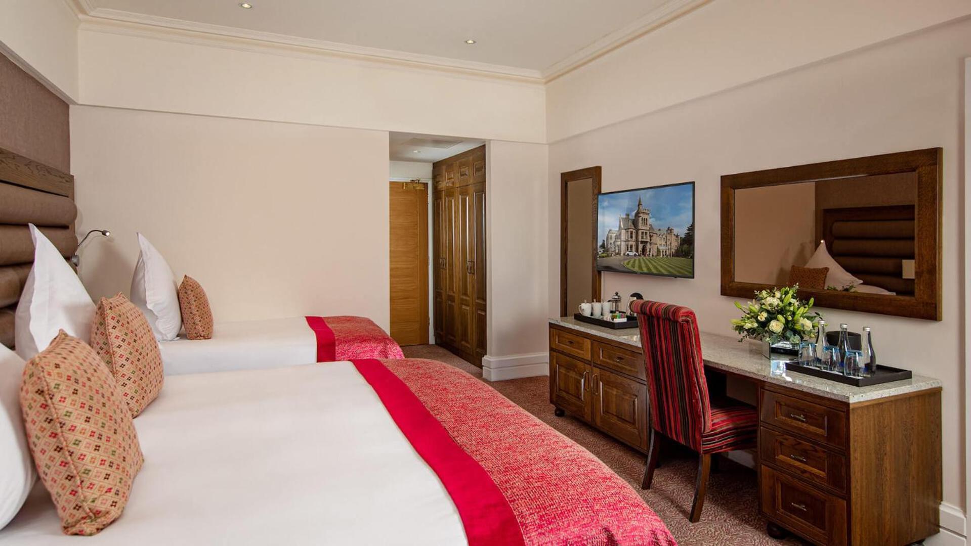 The Culloden Estate And Spa Holywood  Ngoại thất bức ảnh A bedroom at the hotel