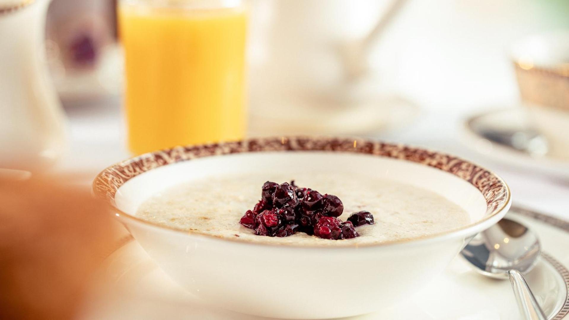 The Culloden Estate And Spa Holywood  Ngoại thất bức ảnh Oatmeal with dried blueberries
