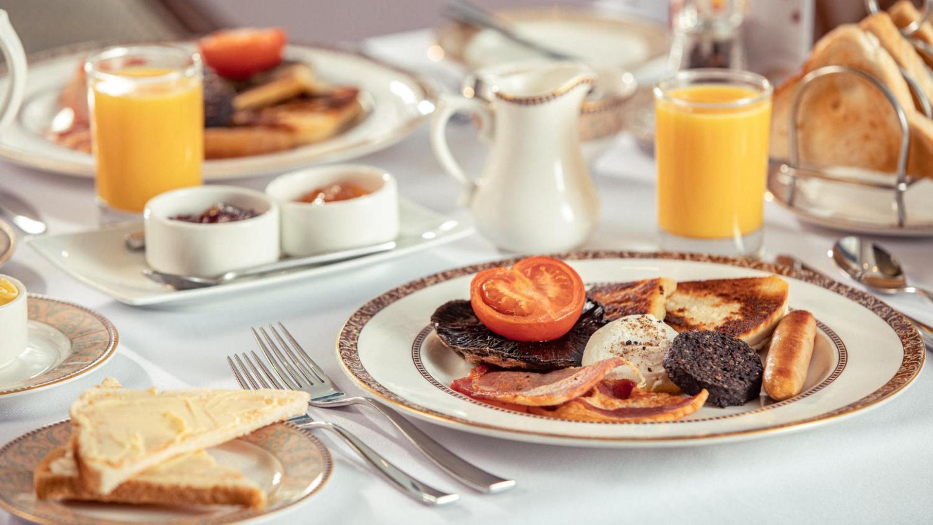 The Culloden Estate And Spa Holywood  Ngoại thất bức ảnh A traditional Irish breakfast